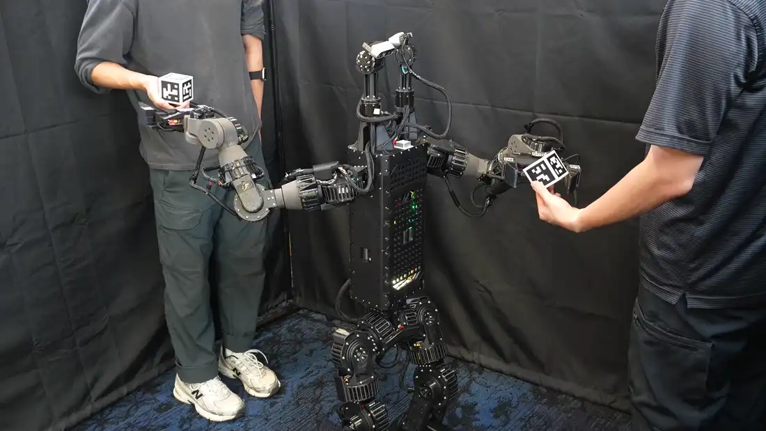 Duke Humanoid V2 tracking two moving targets on hardware